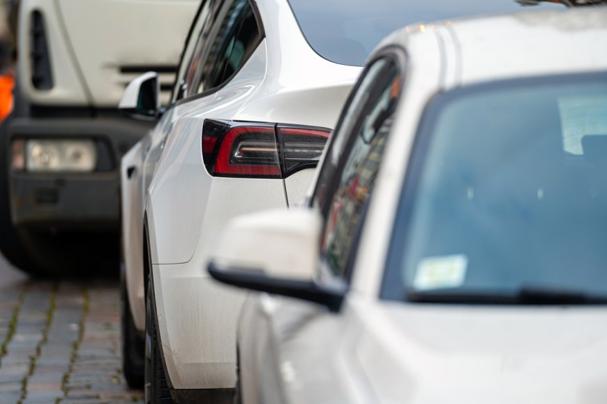 Tesla Probed for Potentially Faulty Door Handles