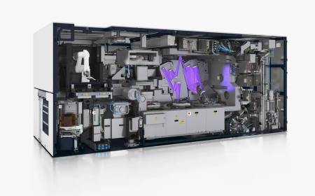 ASML: The Machine That Saved Moore’s Law and Powers the Modern Chip Industry