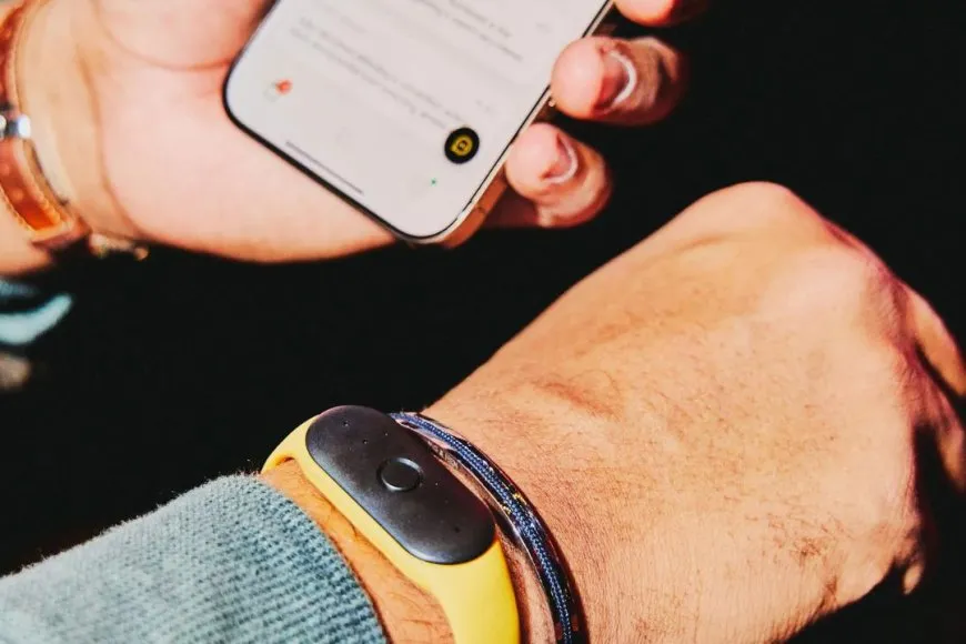 Hands-On With Bee, Amazon’s Latest AI Wearable