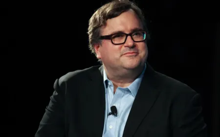 Reid Hoffman urges Silicon Valley leaders to stop bending the knee to President Trump