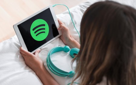 Spotify’s new feature lets you explore the story behind the song you’re listening to