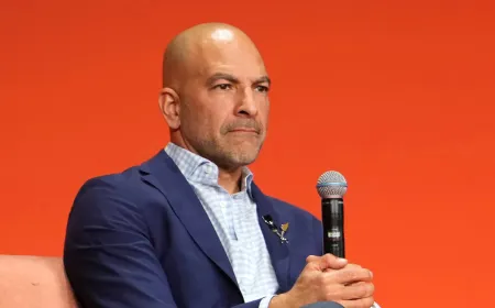 Epstein-Linked Longevity Guru Peter Attia Leaves David Protein, and His Own Startup ‘Won’t Comment’