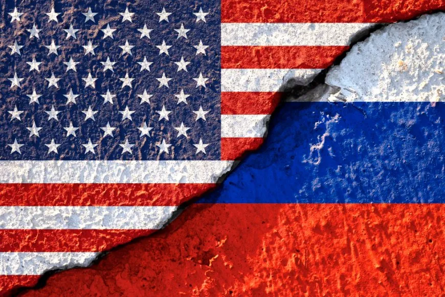 A US defence contractor suspected of creating iPhone hacking tools was later used by Russian spies in Ukraine