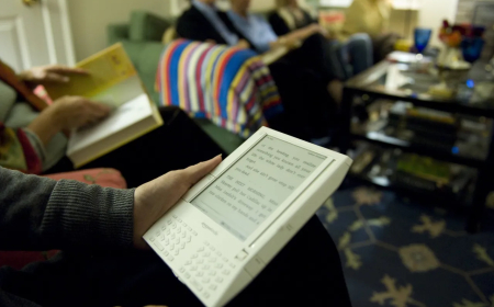 Kindle users jailbreak older devices after Amazon drops support