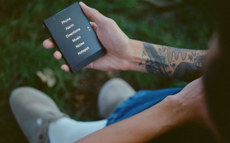Light Phone partners with Andrew Yang’s Noble Mobile to reward users for reducing screen time