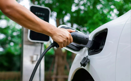 Global EV Market Splits as US Falls Behind in Electric Vehicle Growth