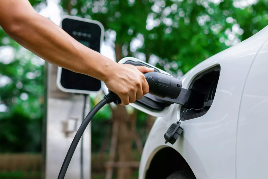 Global EV Market Splits as US Falls Behind in Electric Vehicle Growth