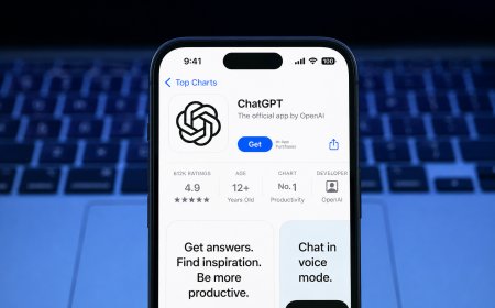 ChatGPT Loses Majority AI Market Share as Competition Intensifies
