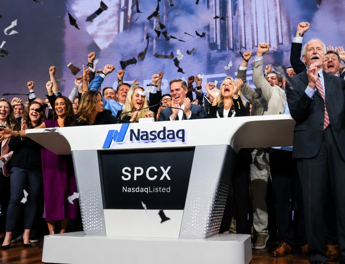 SpaceX Share Sale Surges 19%, Creating the World’s First Trillionaire