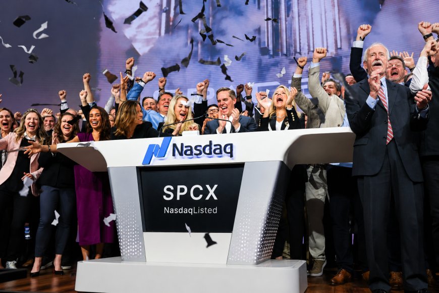 SpaceX Share Sale Surges 19%, Creating the World’s First Trillionaire