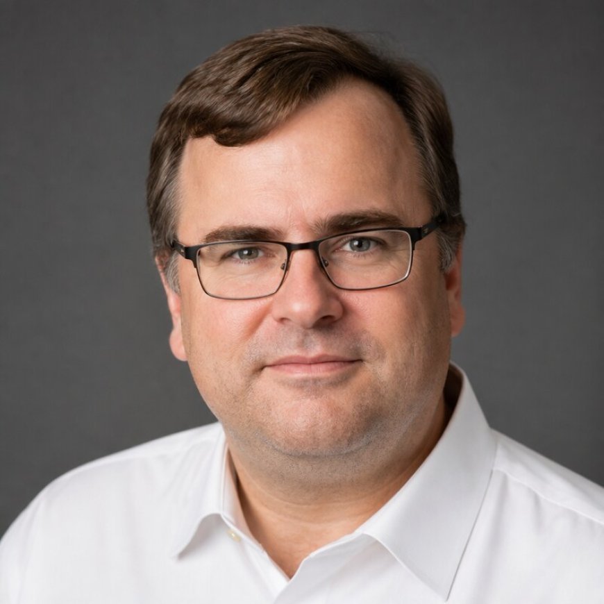 LinkedIn Co-Founder Reid Hoffman Steps Down From Microsoft Board to Focus on AI Startup Manus