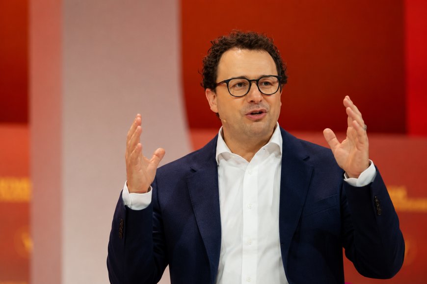 Anthropic’s Dario Amodei Says He Doesn’t Oppose Open-Weight Models but Fears Chinese AI