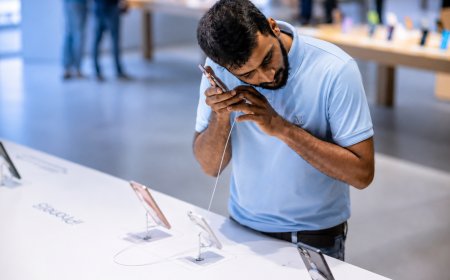 India Launches $19.8 Billion Manufacturing Push to Expand Smartphone and Chip Production