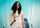 Lorde Criticises AI Glasses During Festival Performance in Spain