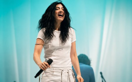 Lorde Criticises AI Glasses During Festival Performance in Spain