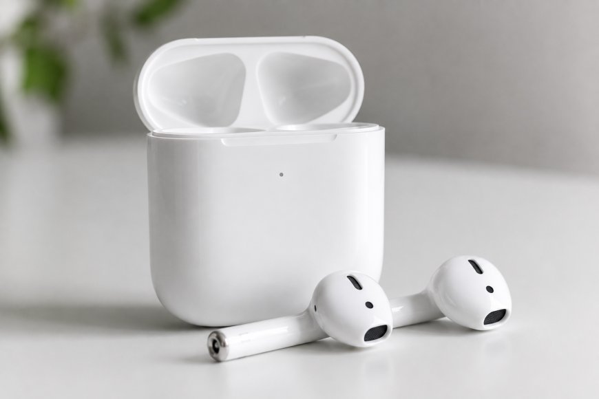 Apple Software Leak Points to AirPods With Built-In Camera