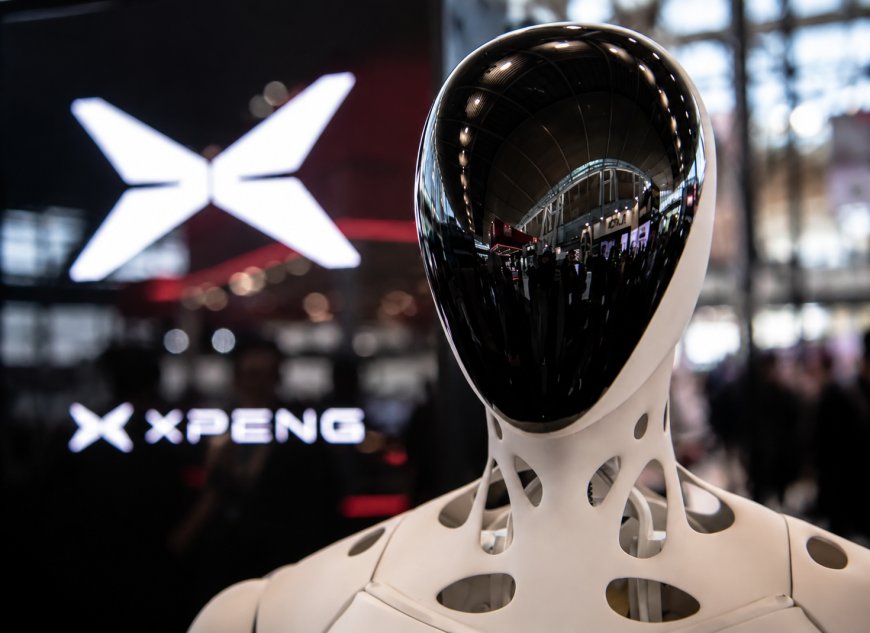Chinese Automakers Follow Tesla Into Humanoid Robot Race