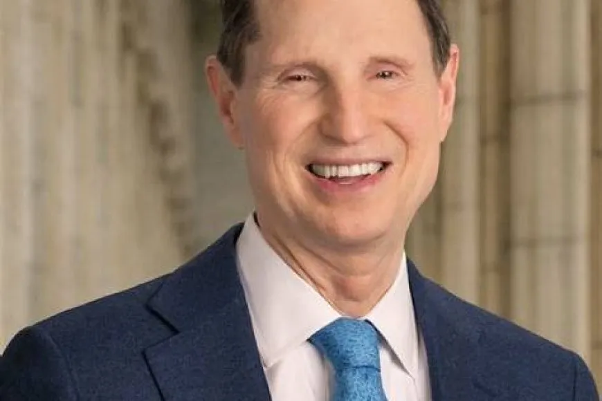 Image Credit: U.S. Senate / Office of Sen. Ron Wyden (Public Domain)