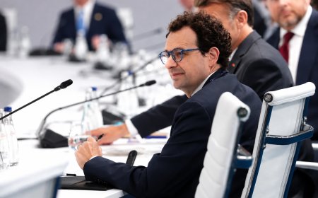 AI Safety Debate Expands as Tech Leaders Disagree Over Regulation and Control