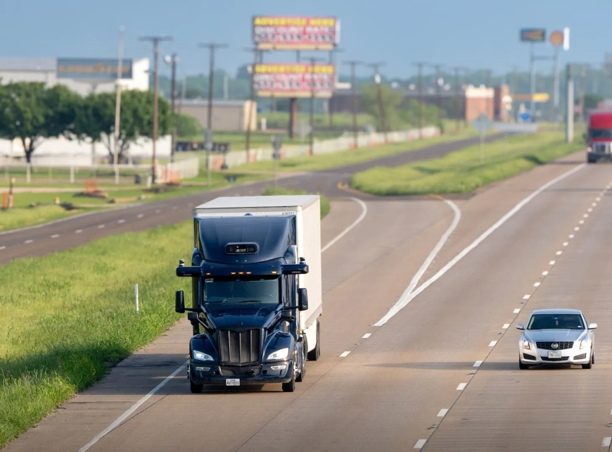 Aurora Targets 30,000 Driverless Trucks and $5B in Annual Revenue by 2030