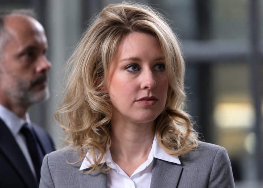 Developer Recreates Elizabeth Holmes’ Theranos Desk With Trial Evidence