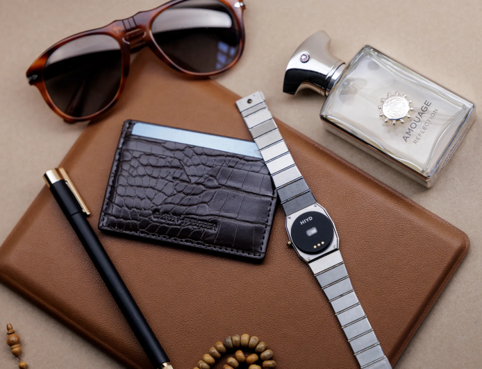 Hiyd Develops 2.7mm Health Tracker That Attaches Behind Watches