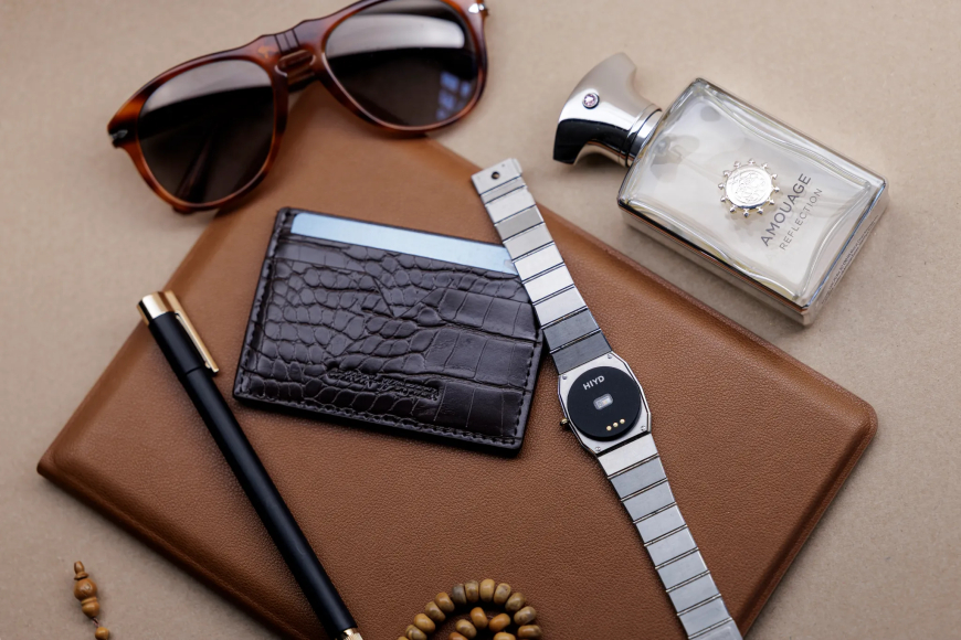 Hiyd Develops 2.7mm Health Tracker That Attaches Behind Watches